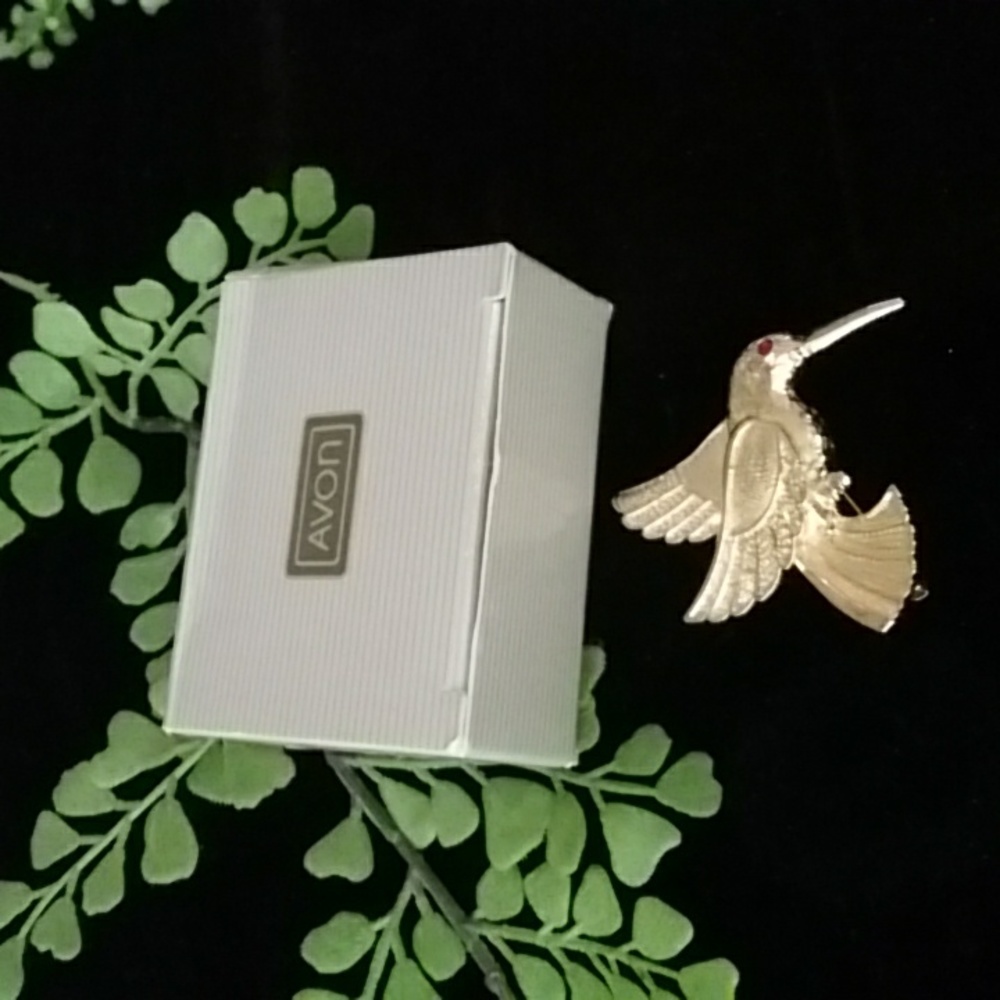 Vintage Avon Hummingbird pin